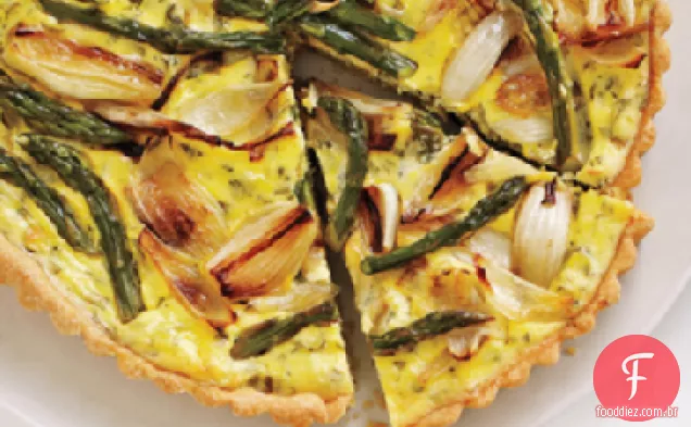 Saboroso Vegetal De Primavera e Torta De Queijo De Cabra