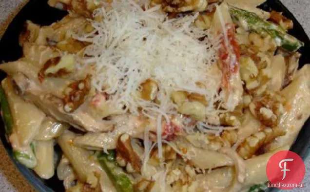 Penne Cremini - com tomates secos ao sol e nozes