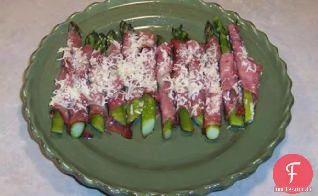 Espargos cozidos embrulhados em Prosciutto