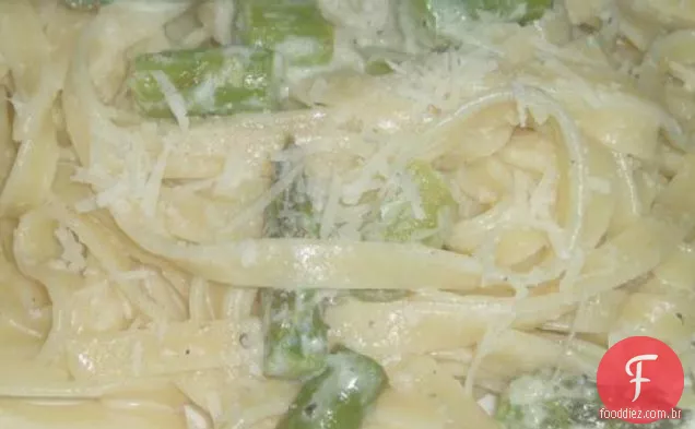 Fettuccine com aspargos em molho de Creme De Limão