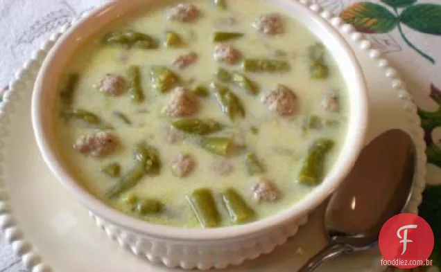 Sopa De Espargos Com Mini Almôndegas