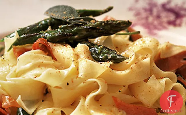 Tagliatelle com Prosciutto e aspargos