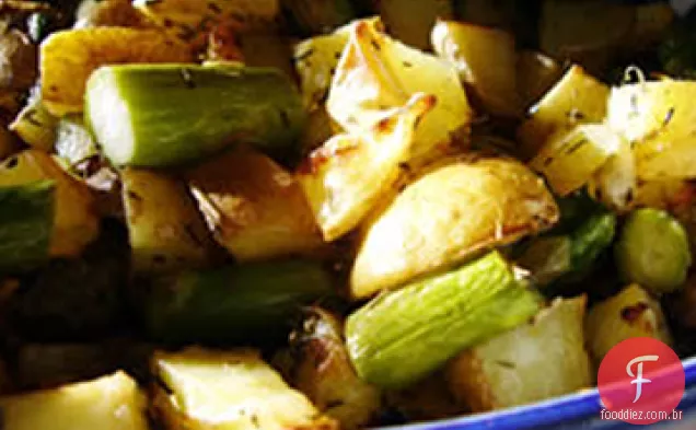 Batatas vermelhas assadas no forno e aspargos
