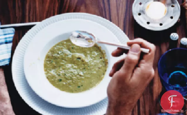 Sopa de aspargos assados com erva Gremolata da Primavera
