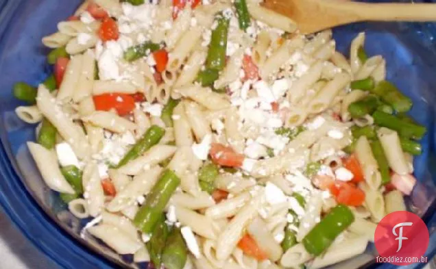 Espargos vermelhos, dourados e verdes - tomate-Salada De Macarrão