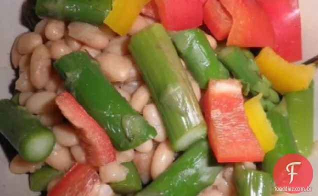 Espargos E Salada De Feijão Branco
