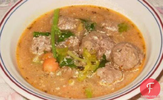 Sopa de almôndegas romenas de Littlemafia