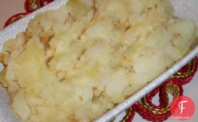 Purê de aipo-rábano, batata e alho assado