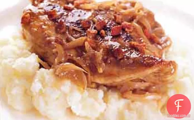 Frango assado com chalotas, alho e vinagre balsâmico