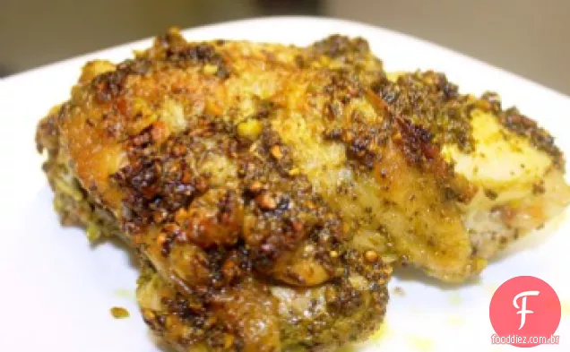 Peitos de frango com pistache-coentro Pesto