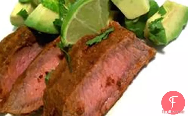 Bife de ferro plano com três esfregar pimenta