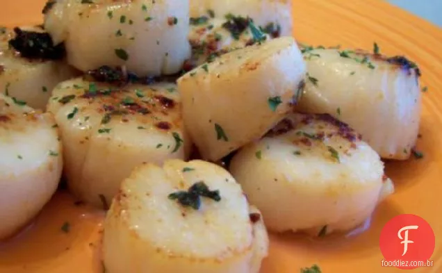 Coquilles St Jacques a La provençale-vieiras com alho