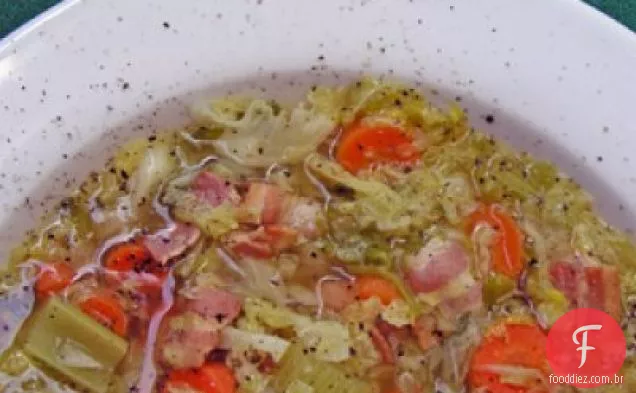 Sopa De Repolho Savoy Com Bacon E Pimenta Preta