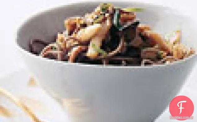 Macarrão Soba picante com Shiitakes e repolho