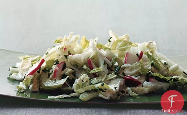Salada de repolho napa com molho de leitelho