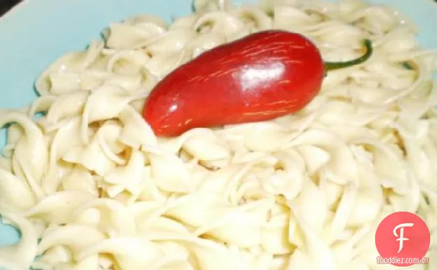 Oodles de macarrão-variação de alho e pimenta