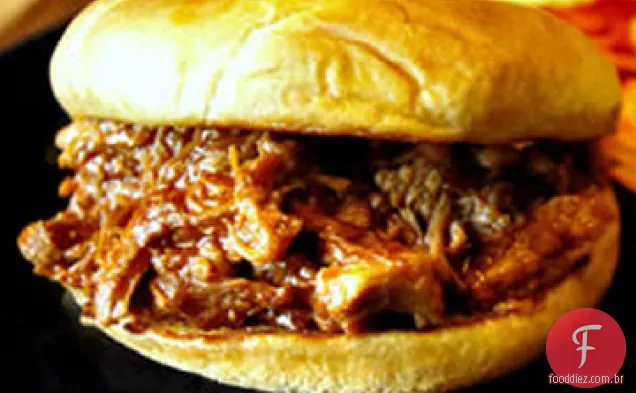 Sanduíches de carne de porco para churrasco