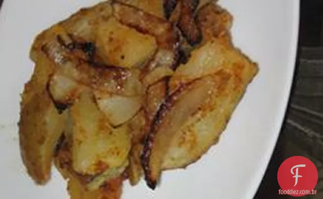 Batatas brilhantes com páprica e cebola caramelizada