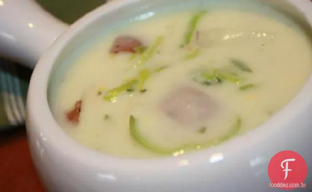 Sopa de alho-poró, batata e estragão