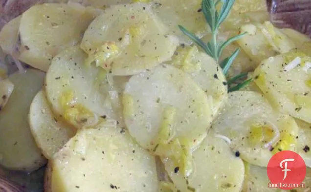 Batatas com alho-poró e alecrim