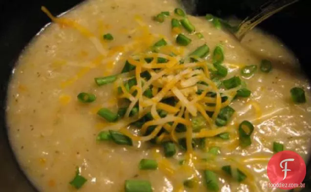 Sopa de batata e alho-poró com baixo teor de gordura