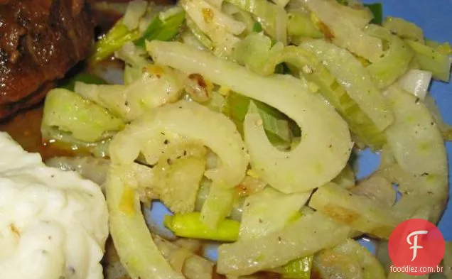 Chardonnay alho-poró escalfado e Crème Fraiche Dressing