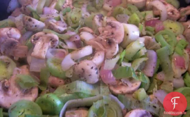 Alho-Poró Salteado, Cogumelos E Cebolas