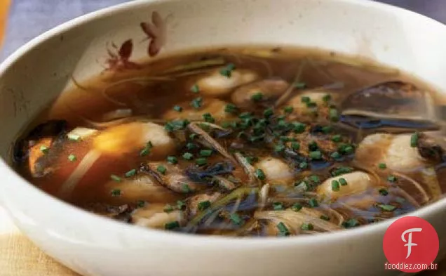 Nhoque de batata em caldo de cogumelos