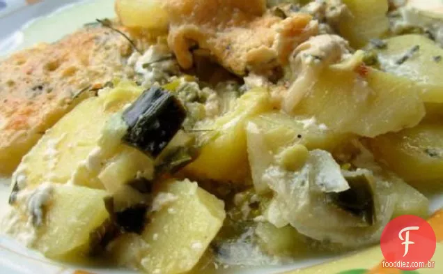 Alho-poró e queijo batatas com casca