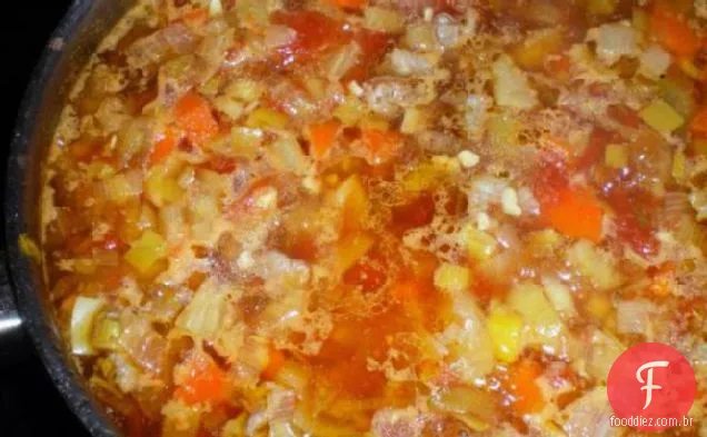 Sopa de salsicha e erva-doce