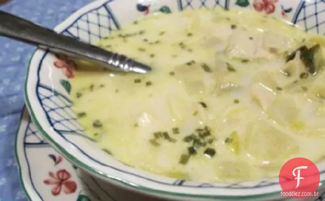 Sopa Cremosa De Macarrão De Frango Com Maçãs