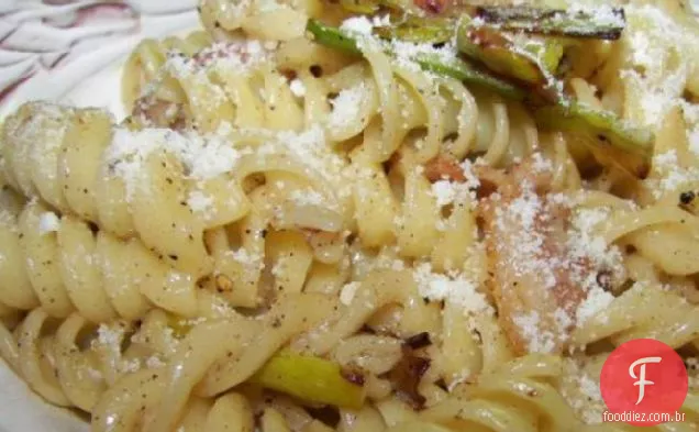 Macarrão Com Alho-Poró E Bacon