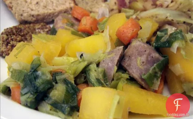 Salsicha e sopa de feijão