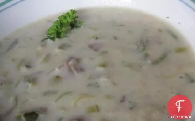 Sopa De Creme De Alho-Poró-Gruyere