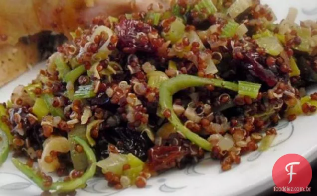 Recheio de Quinoa com alho-poró, nozes e cerejas