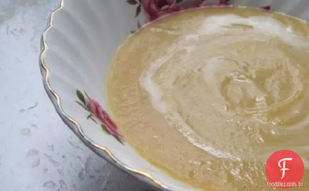 Sopa de alho-poró e batata-Jamie Oliver
