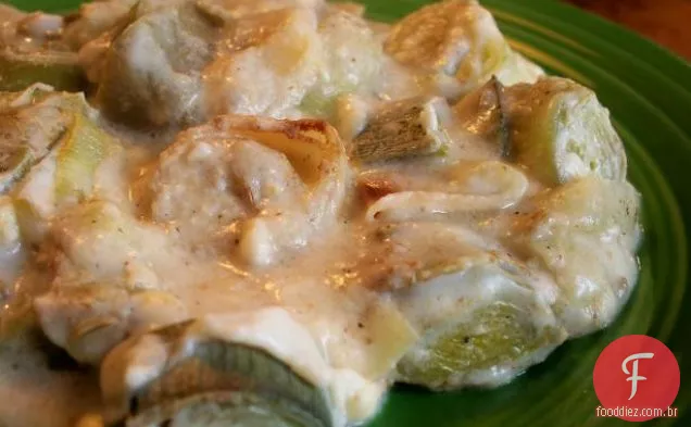 Acompanhamento de alho-poró, maçã e queijo Feta