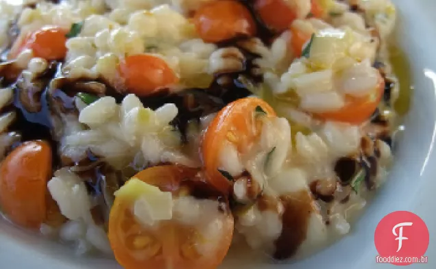 Risoto com mussarela fresca, Tomate Uva e manjericão
