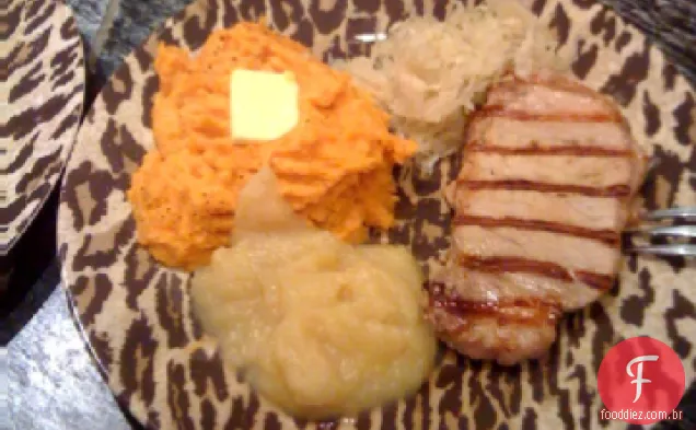 Costeletas de porco salteadas com chucrute