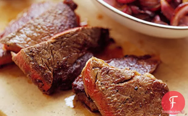 Bife com cebola caramelizada