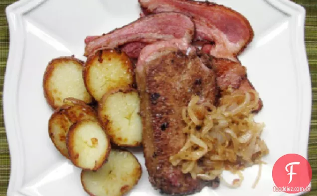 Bezerros fígado com cebola, Bacon e batatas