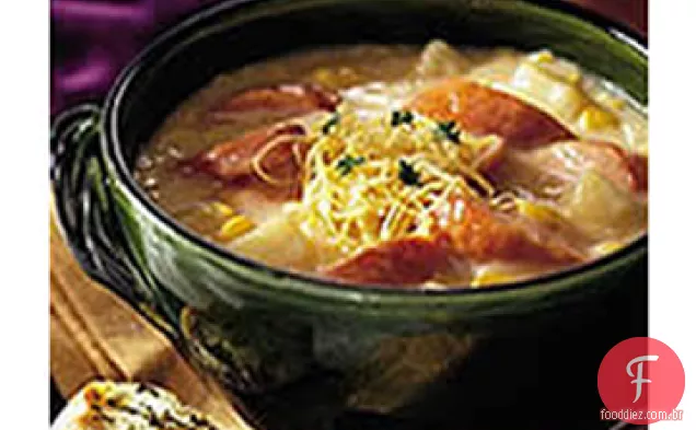 Bisque de milho de Nova Orleans com linguiça defumada