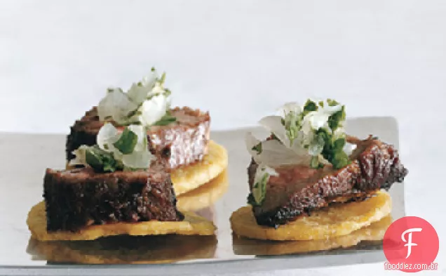 Idiota carne em batatas fritas de banana
