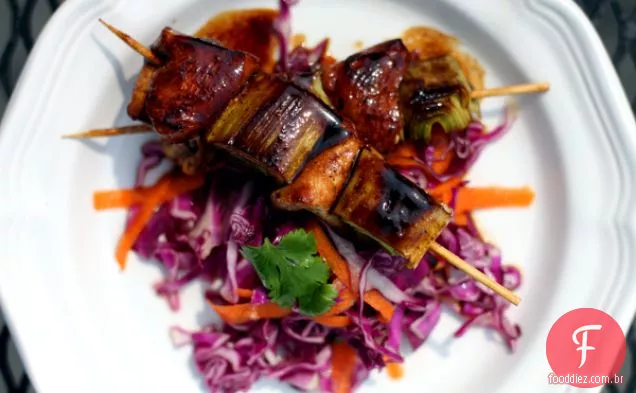Barriga de porco (ou frango) Yakitori & Slaw Asiático