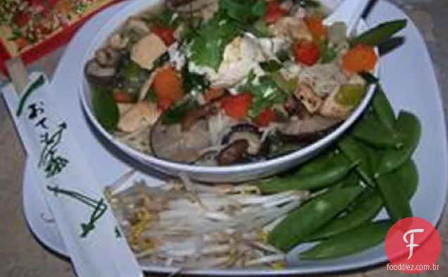 Sopa De Macarrão De Galinha Asiática
