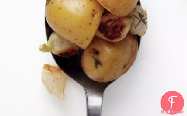 Cebola pérola assada e batatas