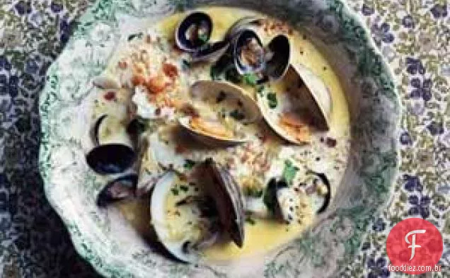 Sopa De Frutos Do Mar Com Migalhas De Pão Crocantes