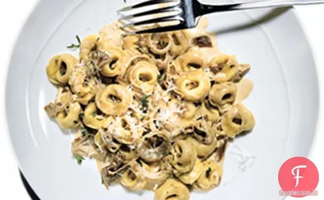Tortellini com molho de cogumelos Porcini
