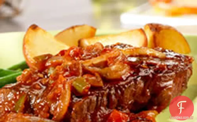 Picante bifes com cebola refogada