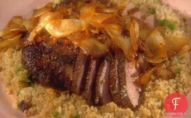 Broil de Londres com Ale au jus e cebolas assadas com Quinoa